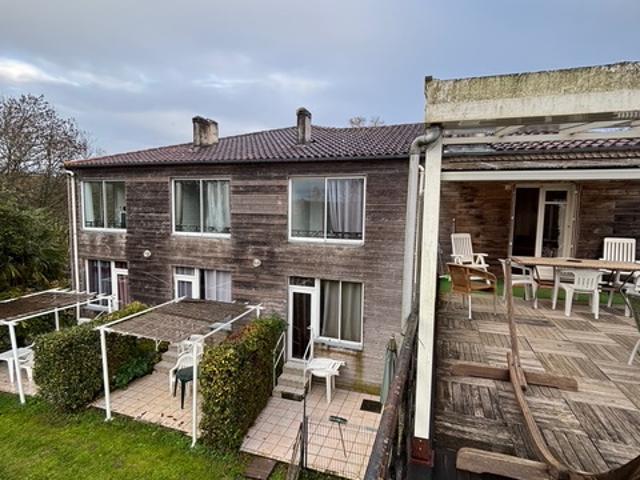 Immeuble de rapport de 390 m2 12 studio avec loggia