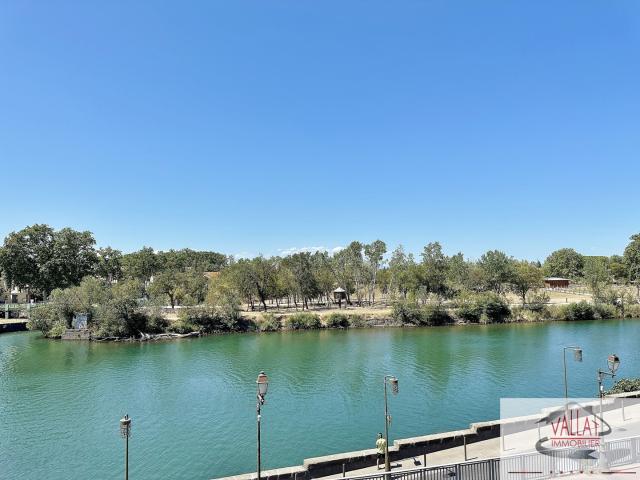 Immeuble de rapport de 3 logements avec chacun vue sur l'Hérault à vendre sur Agde !