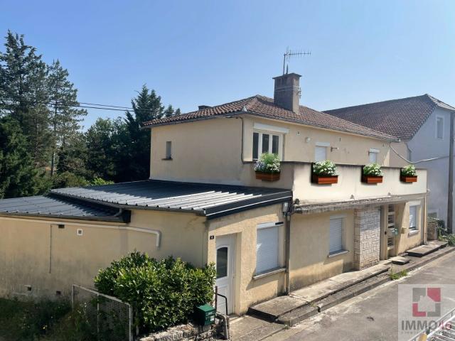 Immeuble De Rapport De 4 Appartements Avec Terrasses+ 5 Gara. 171m² Gramat