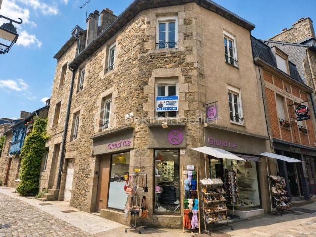 IMMEUBLE DE RAPPORT D'EXCEPTION SUR LA RUE LA PLUS COMMERÇANTE DE LA VILLE
