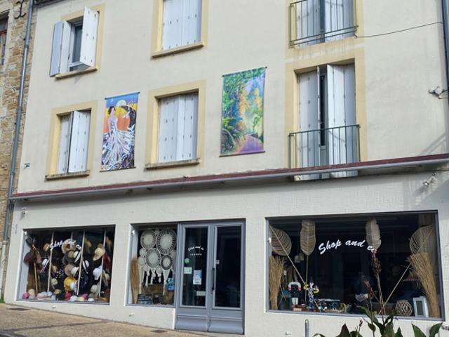IMMEUBLE DE RAPPORT EN PIERRE de 204 M2 AVEC COUR COMPRENANT