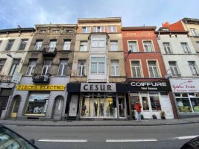 Immeuble de rapport rez commercial + appartements