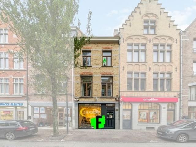Immeuble de rapport situé dans le centre ville animé d'Ypres