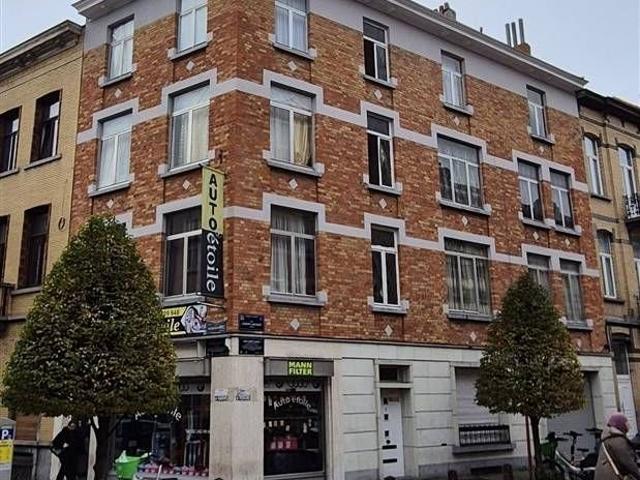 Immeuble de rapport: 1 commerce + 6 logements