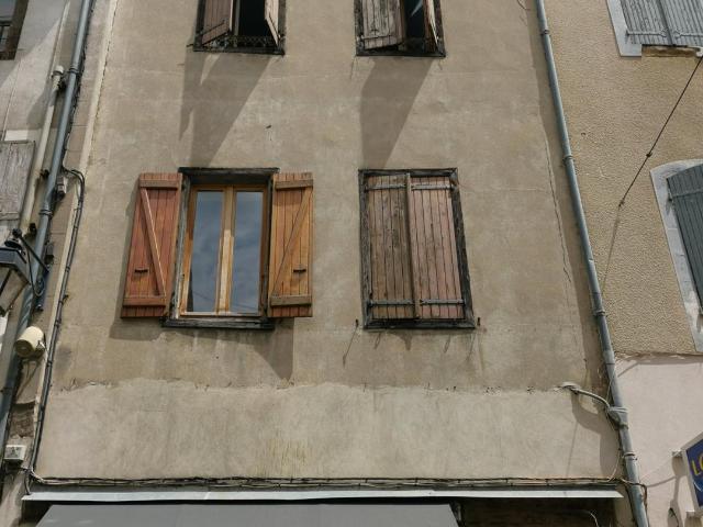 Immeuble de rapport 3 appartements et un local commercial so. 150m² Limoux