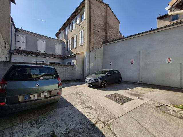 IMMEUBLE DE RAPPORTS EN PLEIN CENTRE VILLE DE TOURNON SUR RHONE