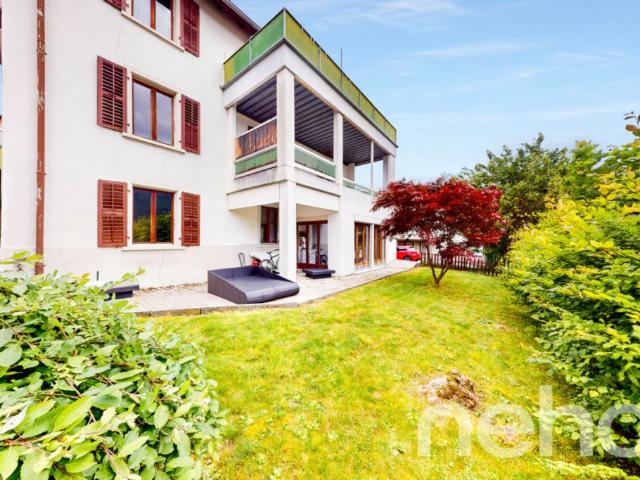 Immeuble de rendement | 13 garages | et Terrain constructible !