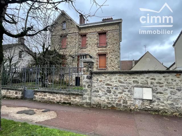 Immeuble de standing avec trois logements spacieux et lumineux