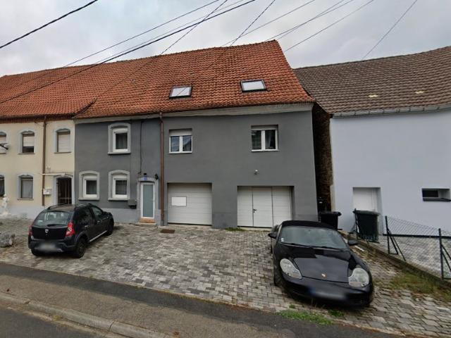 Immeuble d'habitation 2 logements 225m2 avec terrain, terrasse et garages