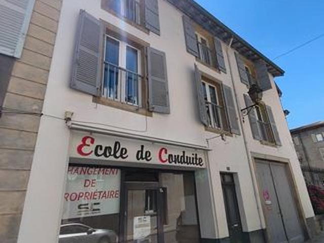 Immeuble d'une surface habitable de 196 m2 en plein coeur de Saint Amour