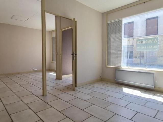 Immeuble en vente à Margny lès Compiègne, Hauts de France, 230800€