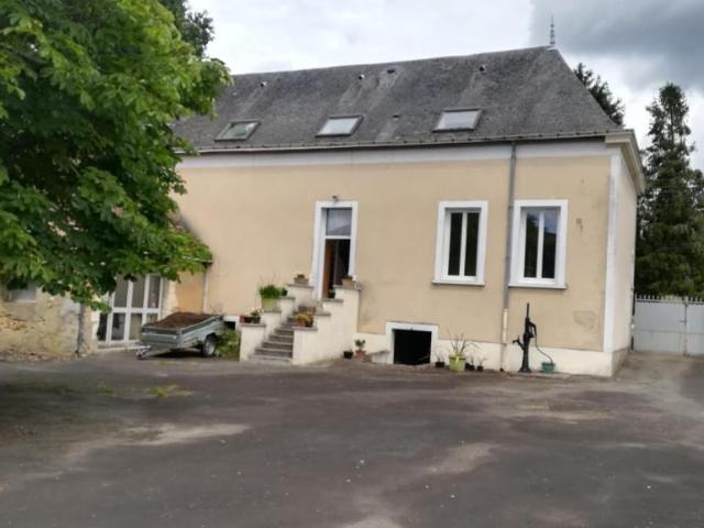 Immeuble en vente à Marigné Laillé, Pays de la Loire, 1600 €