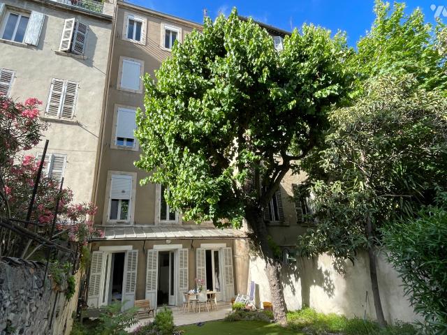Immeuble en vente à Marseille 5e Arrondissement, Provence Alpes Côte d'Azur, 1100 €