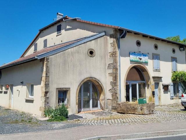 Immeuble en vente à Moyemont, Grand Est, 230000€