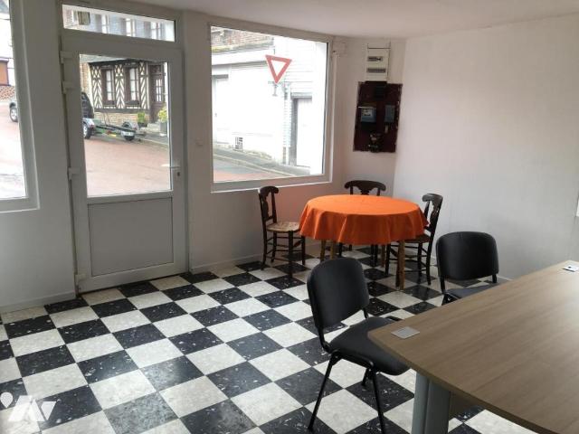 Immeuble en vente à Oisemont, Hauts de France, 130000€