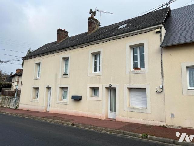 Immeuble en vente à Orbec, Normandie, 155000€