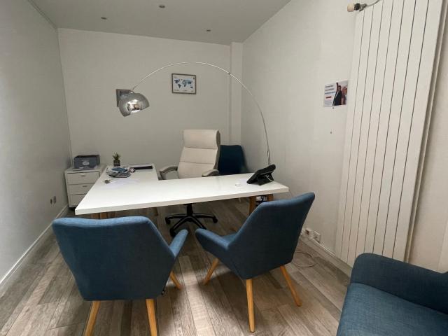 Immeuble en vente à Angerville, Île de France, 318000€