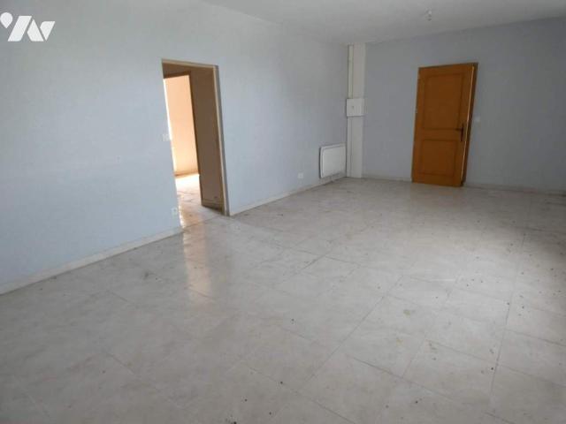 Immeuble en vente à Bazancourt, Grand Est, 413800€