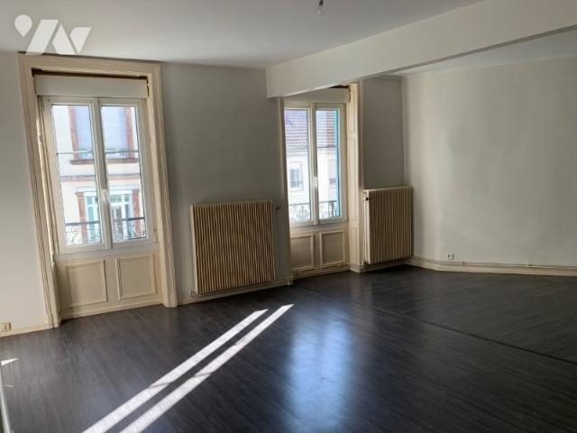 Immeuble en vente à Bruyères, Grand Est, 101000€