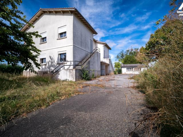 Immeuble en vente à Castelsarrasin, Occitanie, €