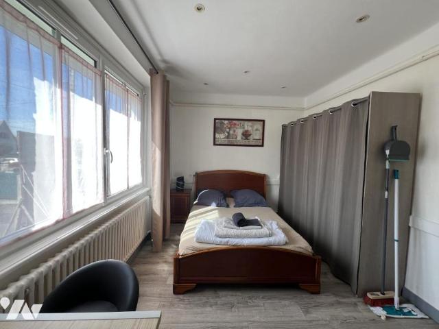 Immeuble en vente à Caulnes, Bretagne, 429590€