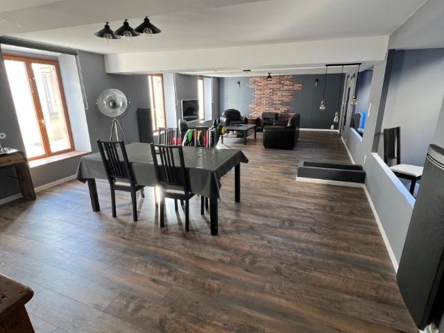 Immeuble en vente à Châtillon sur Marne, Grand Est, 260000€