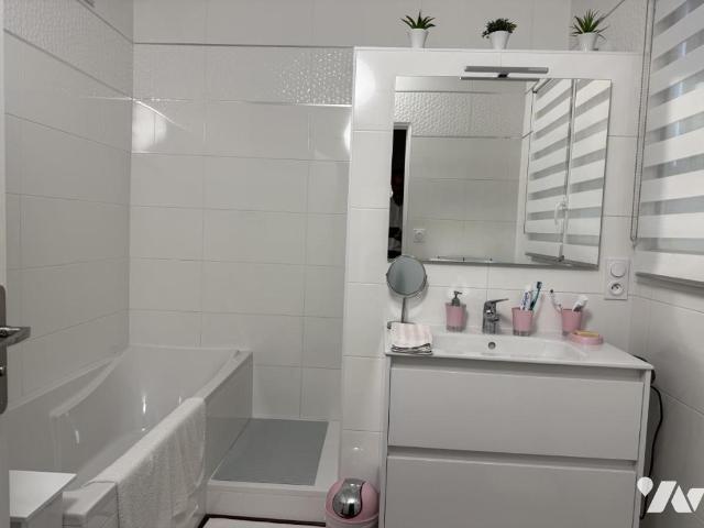Immeuble en vente à Cholet, Pays de la Loire, 466800€