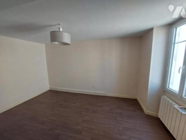 Immeuble en vente à Cossé le Vivien, Pays de la Loire, 240920€