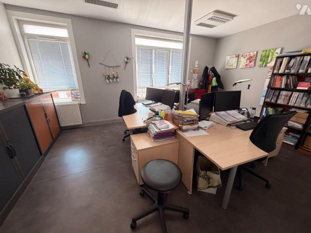 Immeuble en vente à Coudekerque Branche, Hauts de France, 2008 €