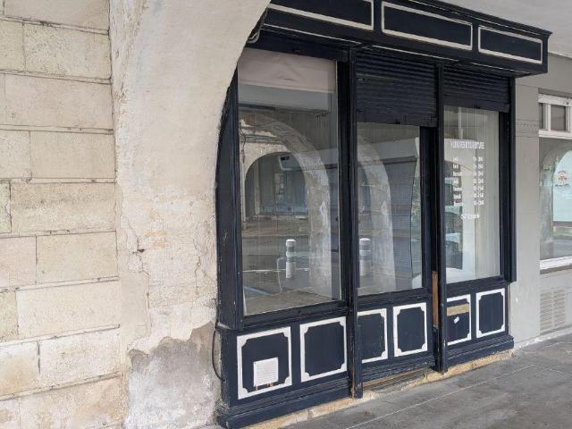 Immeuble en vente à Créon, Nouvelle Aquitaine, 167000€