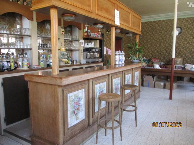 Immeuble en vente à Desvres, Hauts de France, 101650€