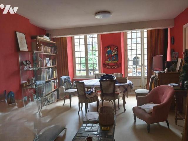 Immeuble en vente à Dinan, Bretagne, 753400€