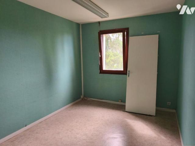 Immeuble en vente à Domfront en Poiraie, Normandie, 252000€