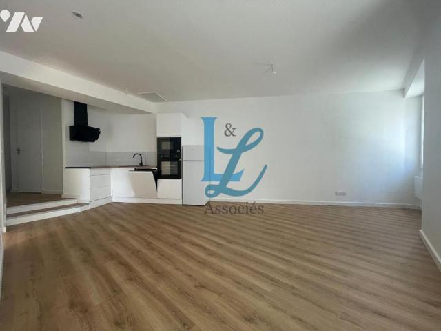 Immeuble en vente à Essarts en Bocage, Pays de la Loire, 344850€