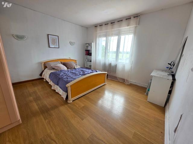 Immeuble en vente à Fauillet, Nouvelle Aquitaine, 188100€