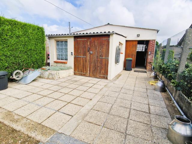 Immeuble en vente à Formerie, Hauts de France, 135200€