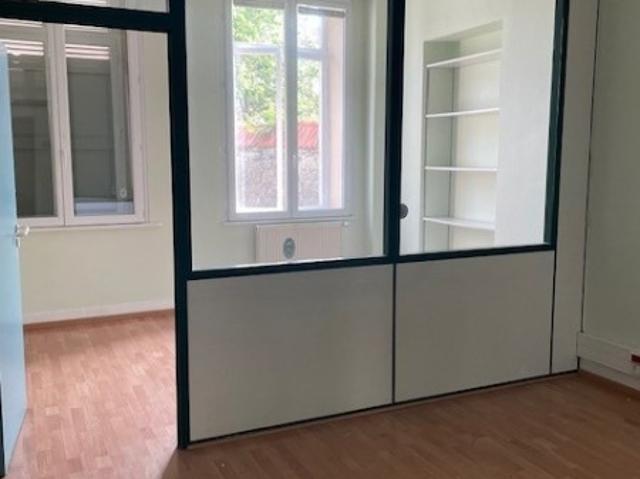 Immeuble en vente à Givet, Grand Est, 200000€