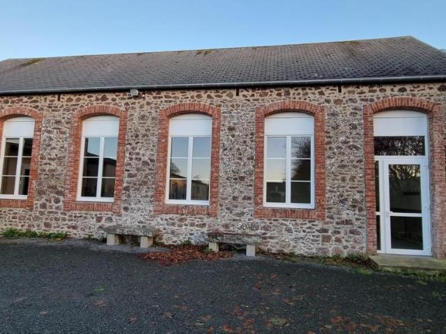 Immeuble en vente à Hambye, Normandie, 153700€