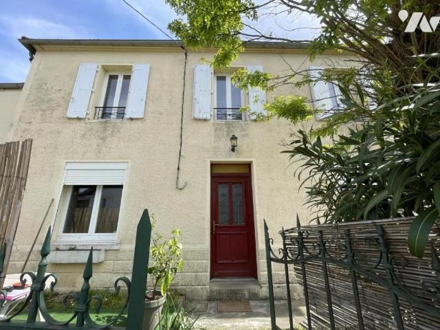 Immeuble en vente à Lamothe Landerron, Nouvelle Aquitaine, 215250€