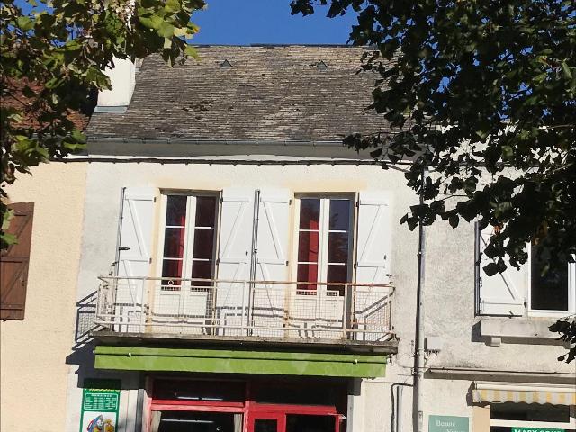 Immeuble en vente à Lembeye, Nouvelle Aquitaine, 130000€