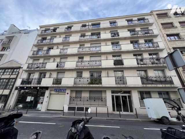 Immeuble en vente à Paris 15e Arrondissement, Île de France, 3013 €