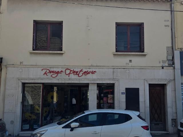 Immeuble en vente à Pont Saint Esprit, Occitanie, 195000€