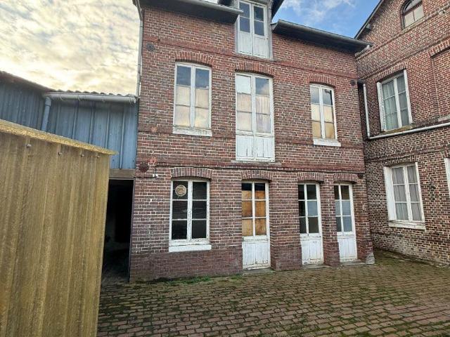 Immeuble en vente à Ry, Normandie, 256025€