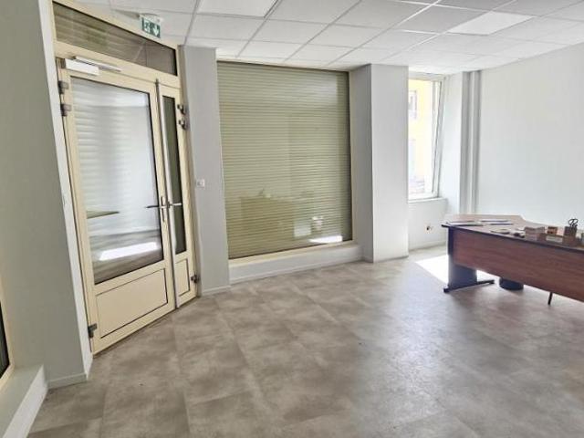 Immeuble en vente à Raon l'Étape, Grand Est, 166000€