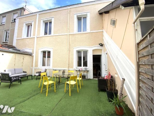 Immeuble en vente à Reims, Grand Est, 392000€