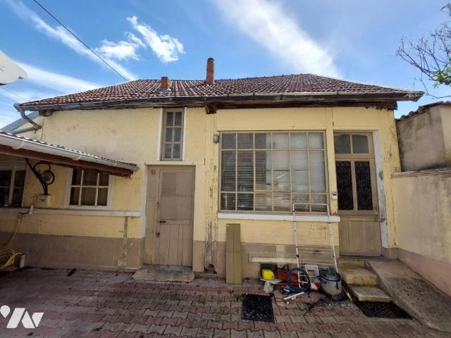 Immeuble en vente à Romilly sur Seine, Grand Est, 90970€