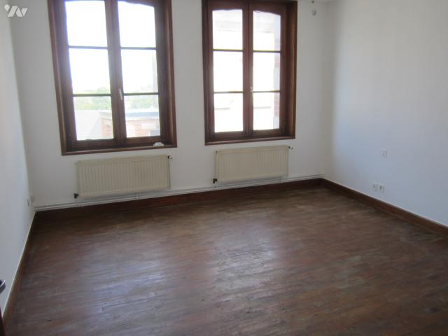 Immeuble en vente à Rozoy sur Serre, Hauts de France, 70000€