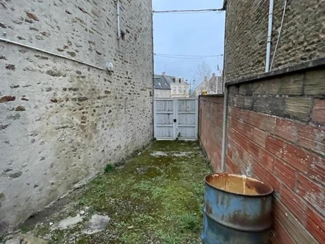 Immeuble en vente à Saint Pierre des Nids, Pays de la Loire, 94500€