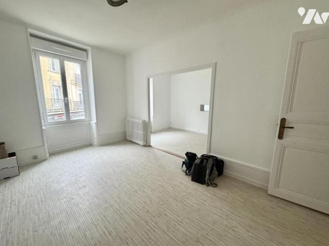Immeuble en vente à Savenay, Pays de la Loire, 285000€