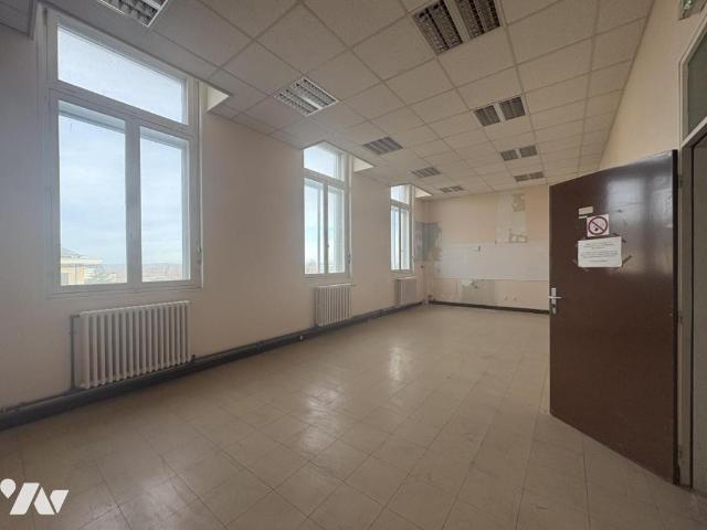 Immeuble en vente à Laon, Hauts de France, 480000€